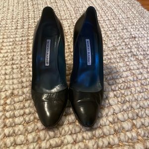 Manolo Blahnik black leather pumps- very good condition - size 38